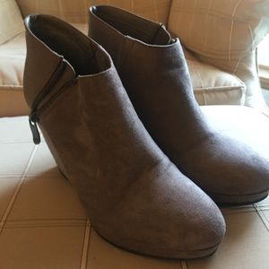 Chinese Laundry Suede Wedges. Silver Zipper detail